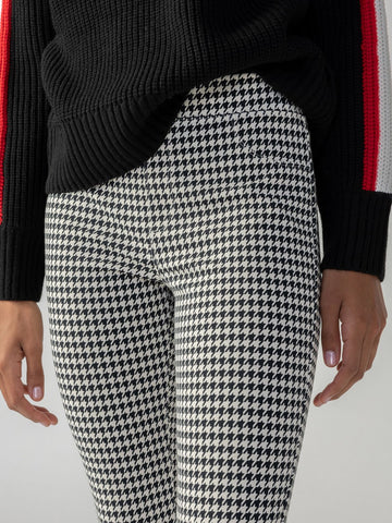 Runway leggings in a classic houndstooth pattern.